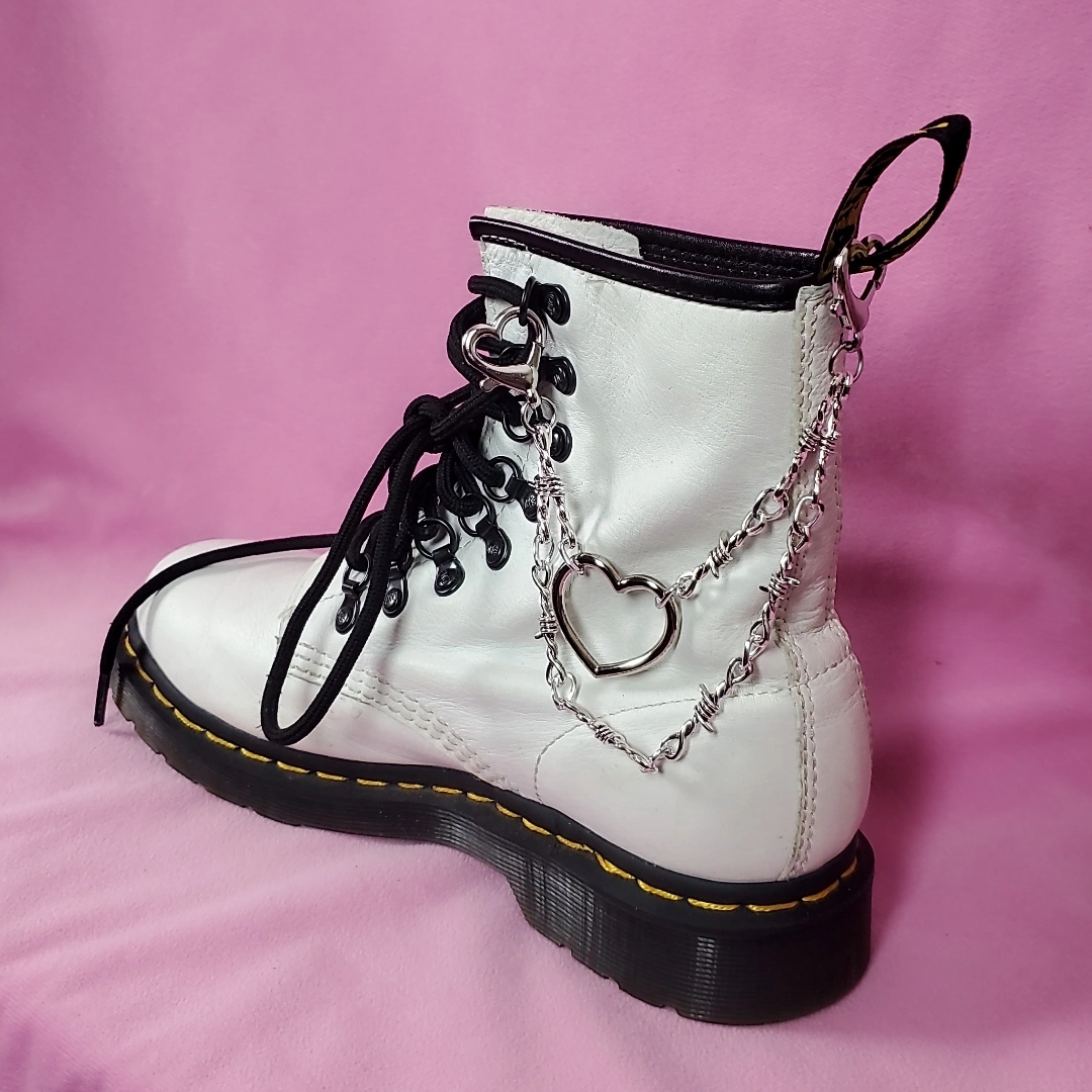 Heart barbedwire double boot chain