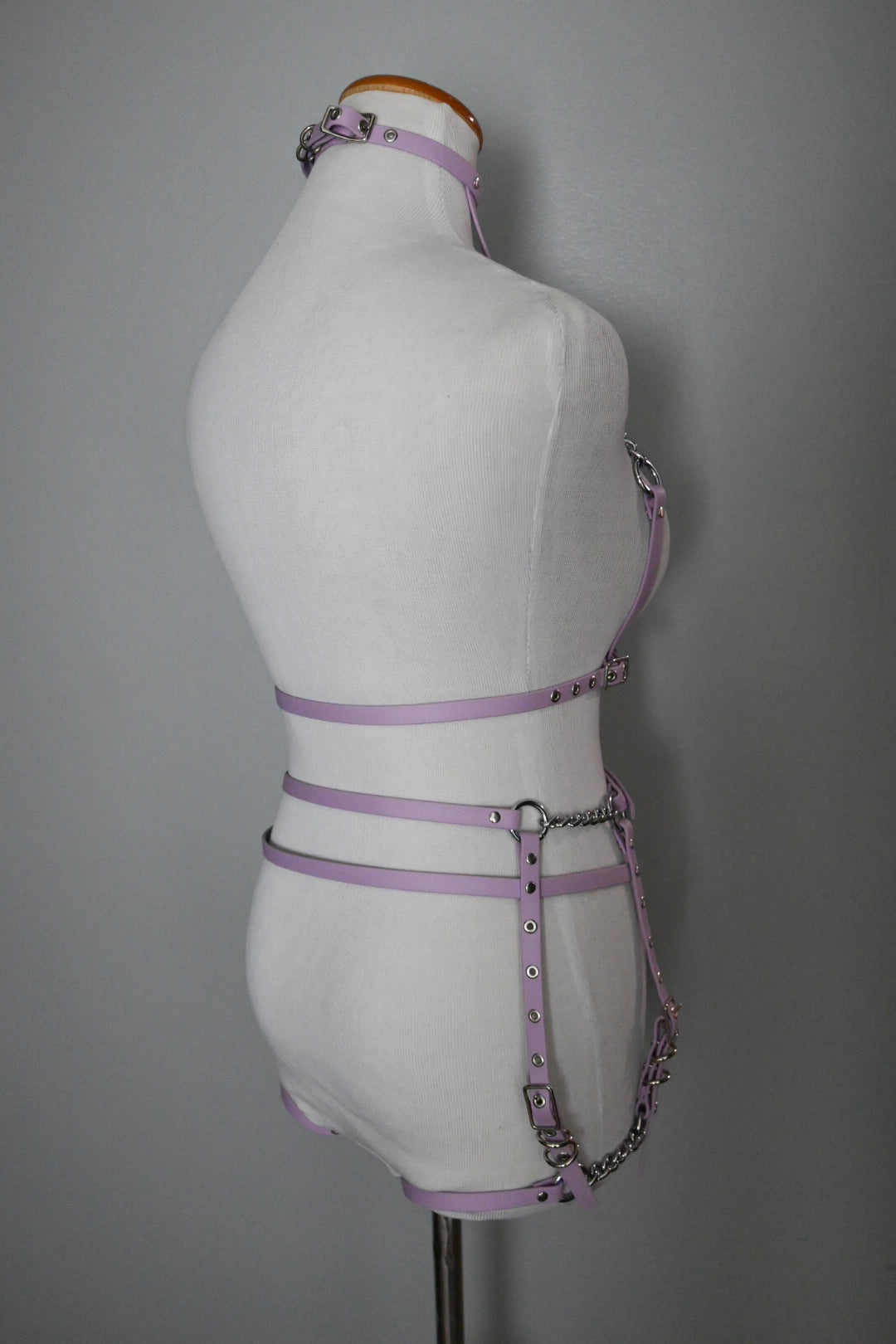 White leg clearance harness